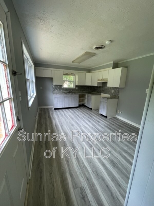 Building Photo - 6704 Rebecca Ln