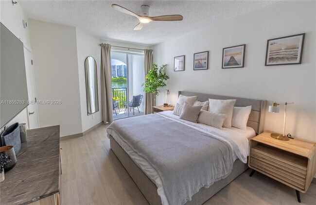 Building Photo - 3255 NE 184th St