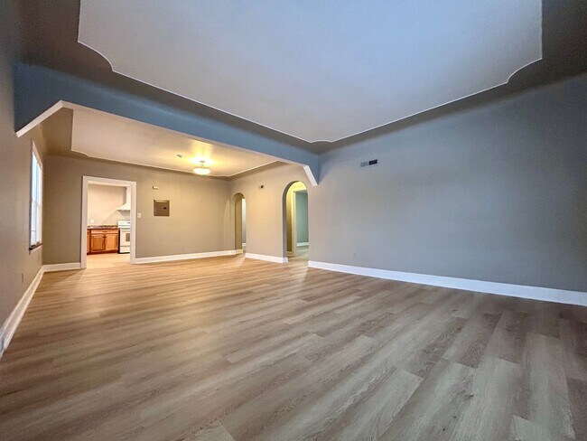 Building Photo - 297 W Larch Ave