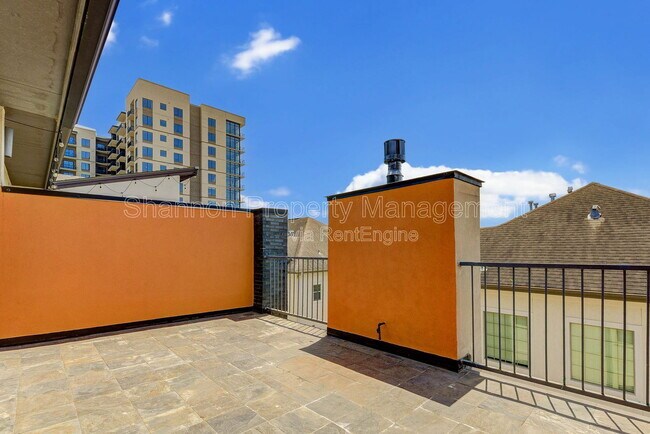 Building Photo - 113 Tuam St