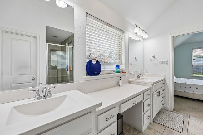 Building Photo - 808 Parkland Dr