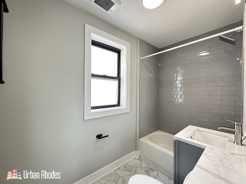 Building Photo - 503 W Belmont Ave