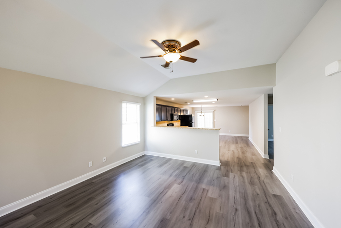 Building Photo - 243 Bermuda Lakes Dr