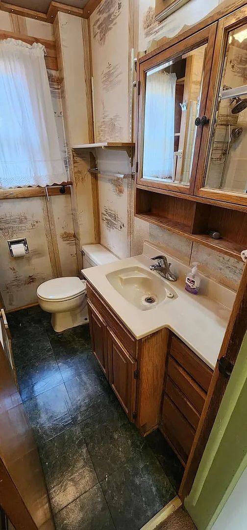 Building Photo - Quaint, single family home close to ISU