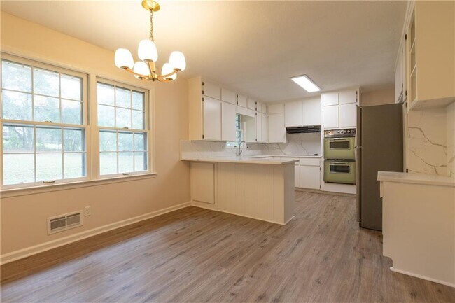 Building Photo - 3908 Bellair Dr