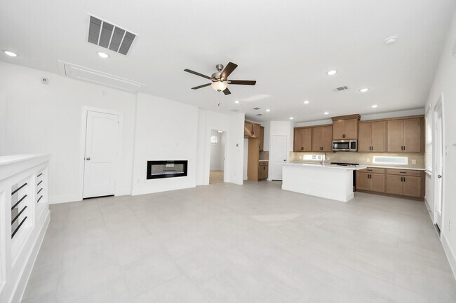 Building Photo - 1420 Shaded Rock Dr