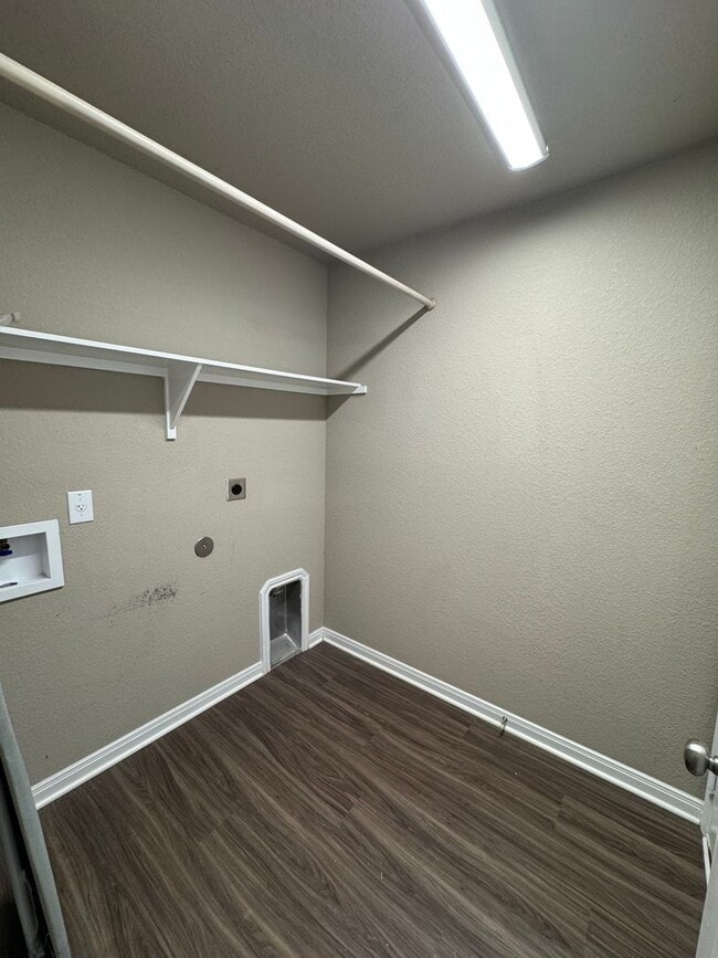 Building Photo - 3012 Samson Dr