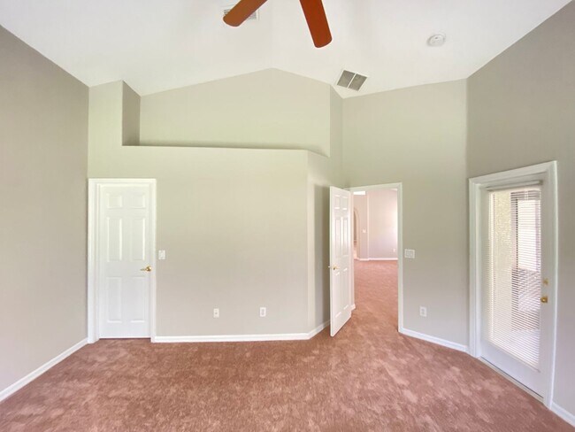 Building Photo - ? Freshly Updated Home Minutes from Disney...