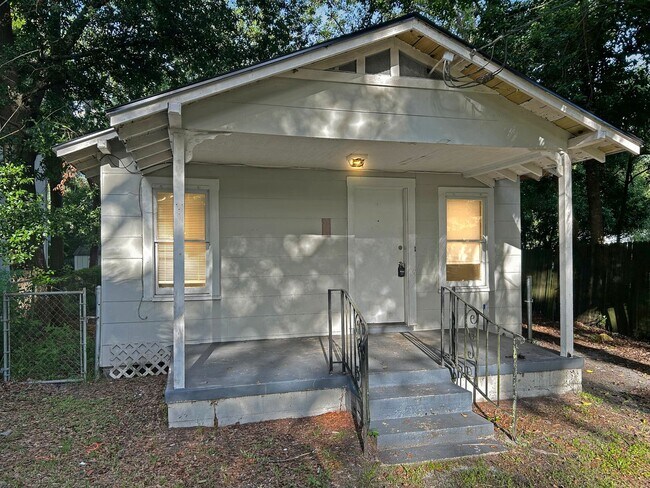 Primary Photo - Cozy 2/1 For Rent! Ask About Our Move In S...