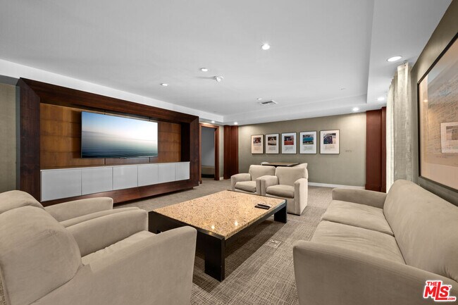 Building Photo - 13700 Marina Pointe Dr