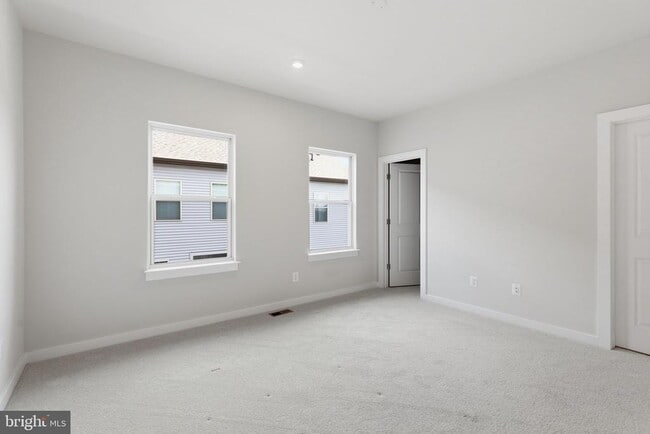 Building Photo - 2118 Acadia Rd