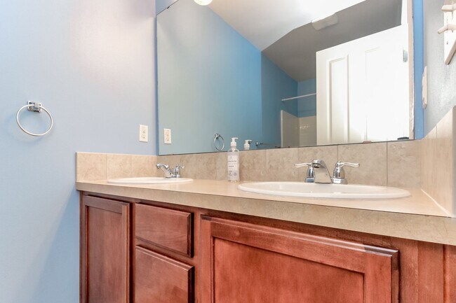 Building Photo - Beautiful Bell Hill Home in DuPont