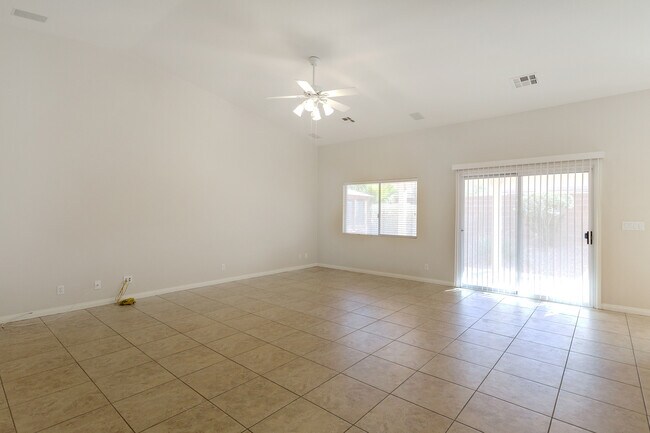 Building Photo - 4 Bedroom Single Story in Southern Highlan...