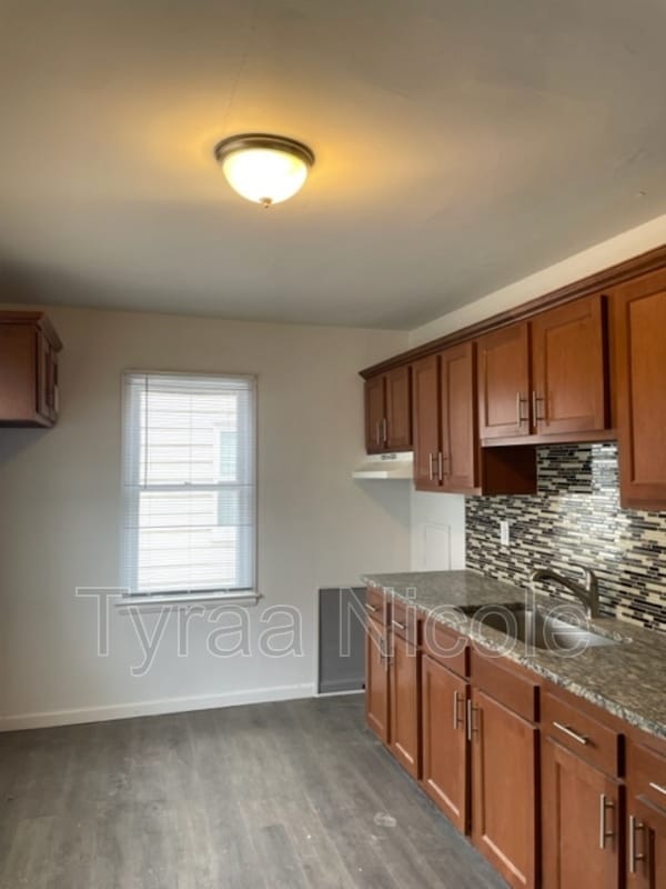 Building Photo - 19365 Kingsville St