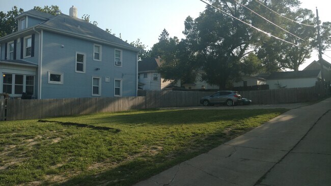 Building Photo - 608 S 35th Ave