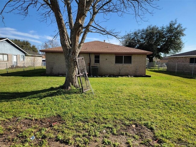 Building Photo - 257 Austin St