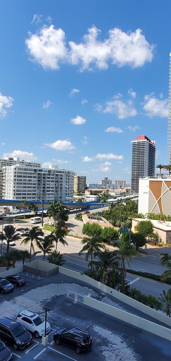 Building Photo - 4001 S Ocean Dr