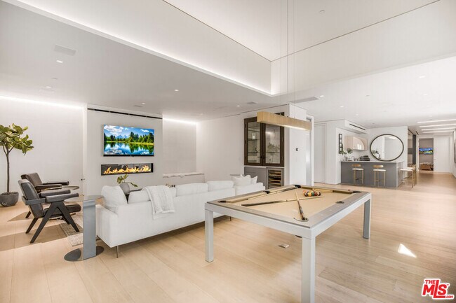 Building Photo - 9255 Swallow Dr