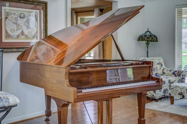 Building Photo - 22 Winged Foot Dr