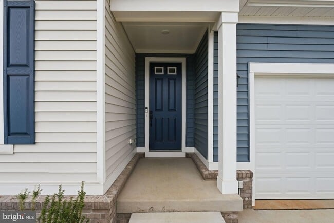 Building Photo - 615 Clover Ln