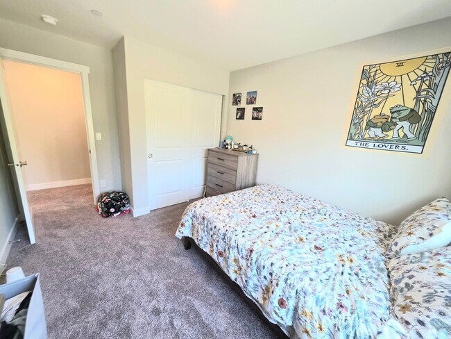 Building Photo - 8414 Gilman Wy