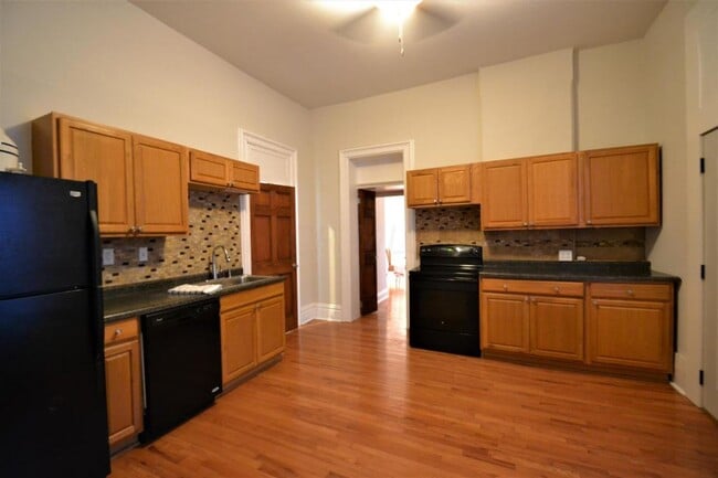 Building Photo - Beautiful Apartment Near Downtown Delaware