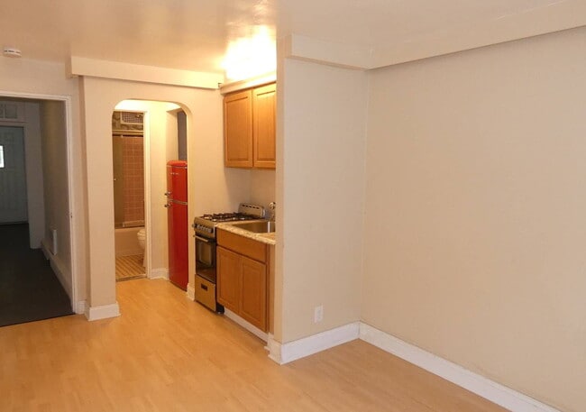 Building Photo - "Spacious 3-Bedroom Gem with Granite Accen...
