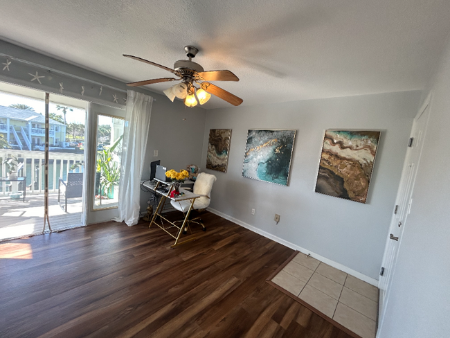 Building Photo - 4715 Coquina Key Dr SE