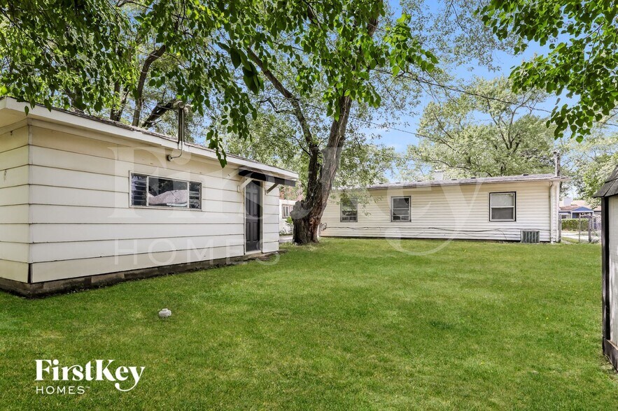 Building Photo - 16759 Artesian Ave