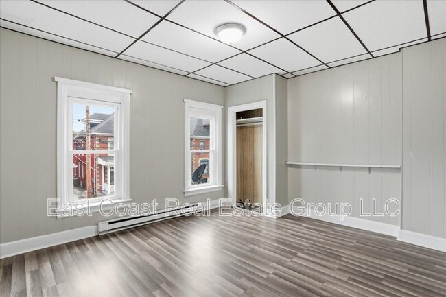 Building Photo - 834 W Washington St