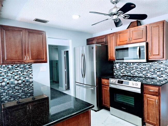 Building Photo - 20504 NE 9th Ct