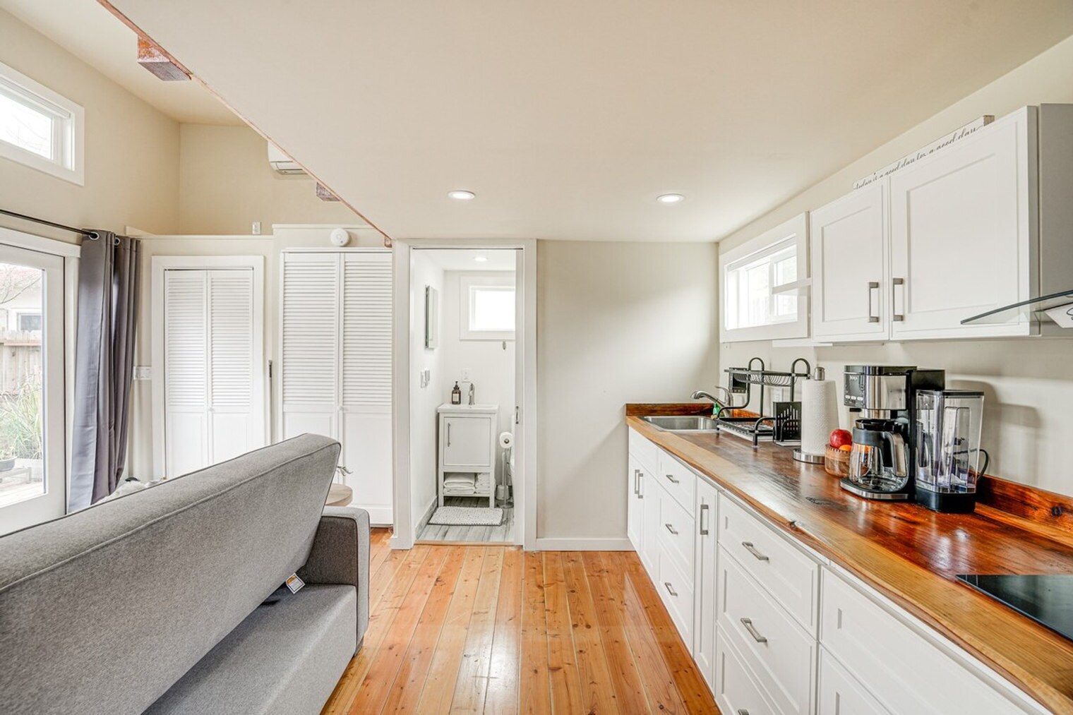 Building Photo - 1142 Temple Dr