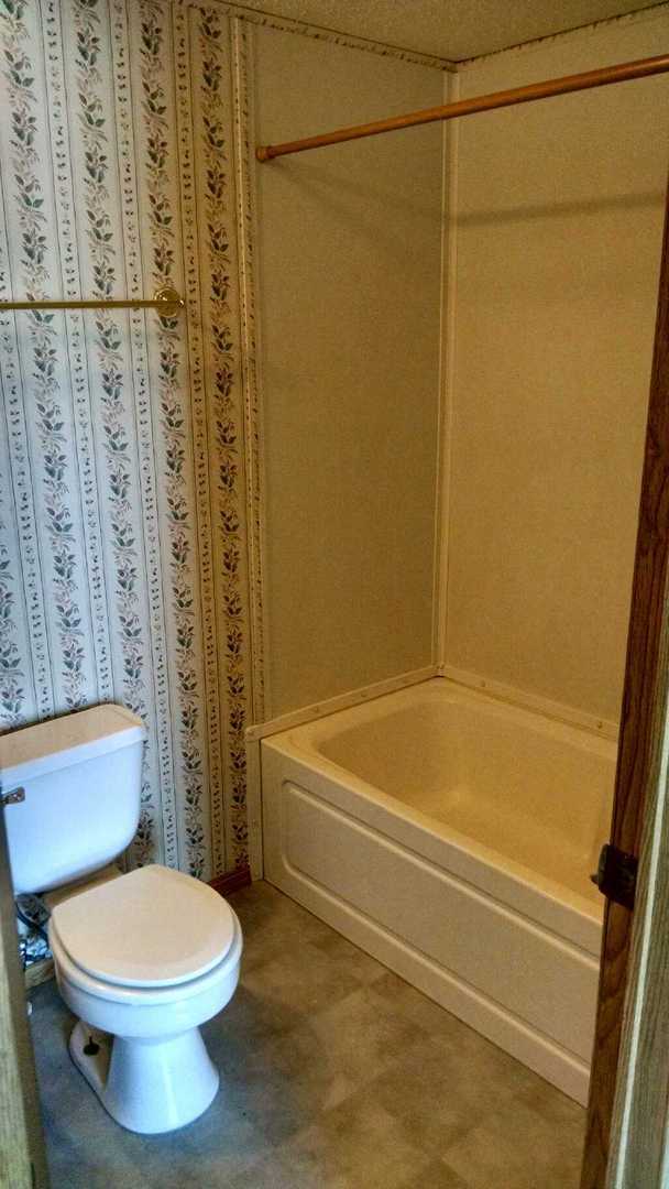 Building Photo - Affordable 3 bedroom 2 bathroom mobile home!