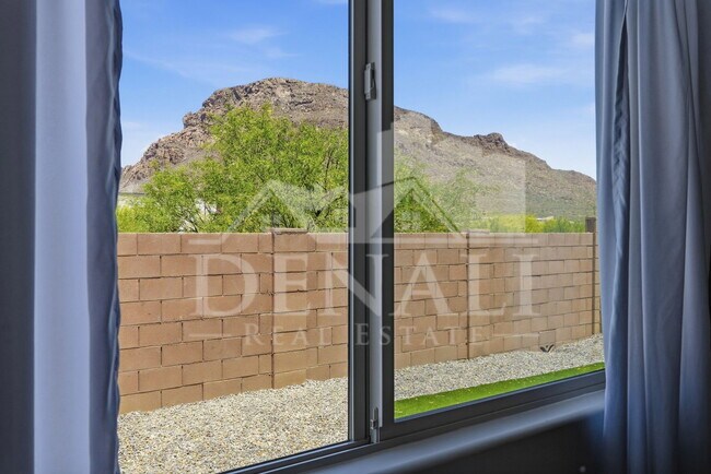 Building Photo - 4220 S Macy Cir