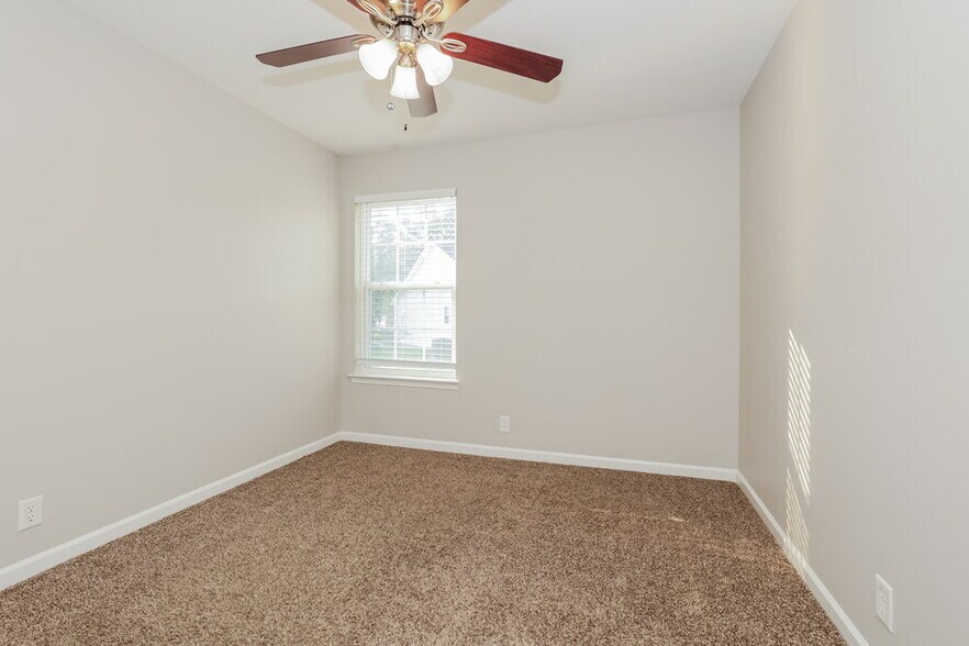 Building Photo - 7140 S Hampton Blvd