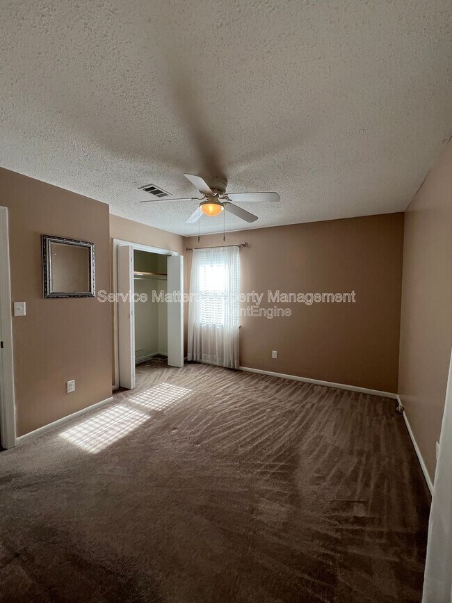 Building Photo - 3227 Fresno Ave