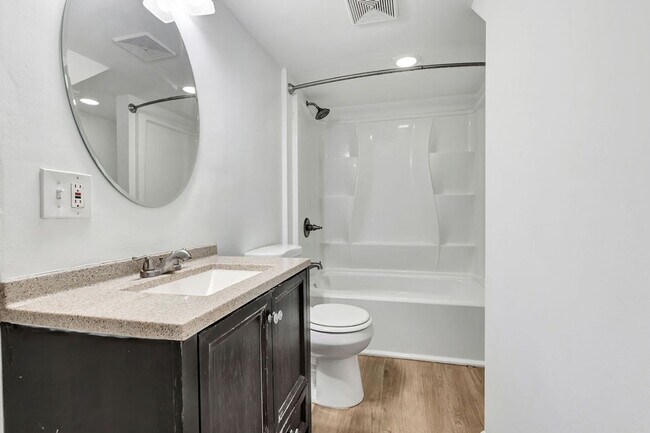 Building Photo - Corryville Condo_ Heat Paid