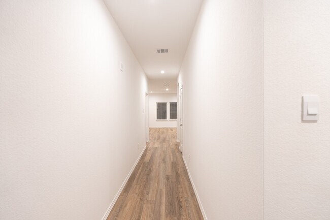 Building Photo - 14914 Timber Pnes Dr