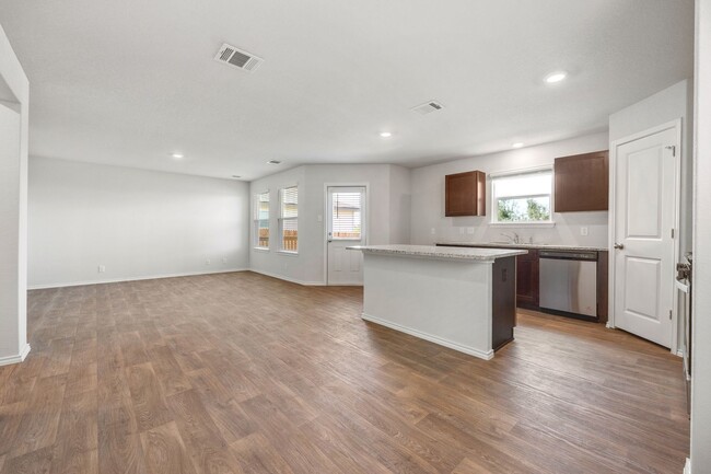 Building Photo - Spacious 4 Bed / 2.5 Bath Home – 2,243 Sq Ft + Resort-Style Amenities