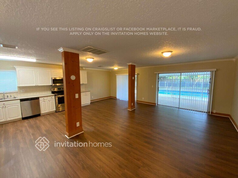 Building Photo - 3857 Bluebell St