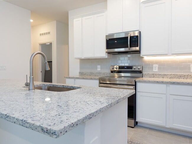 Building Photo - Move in now with zero deposit! This stunni...