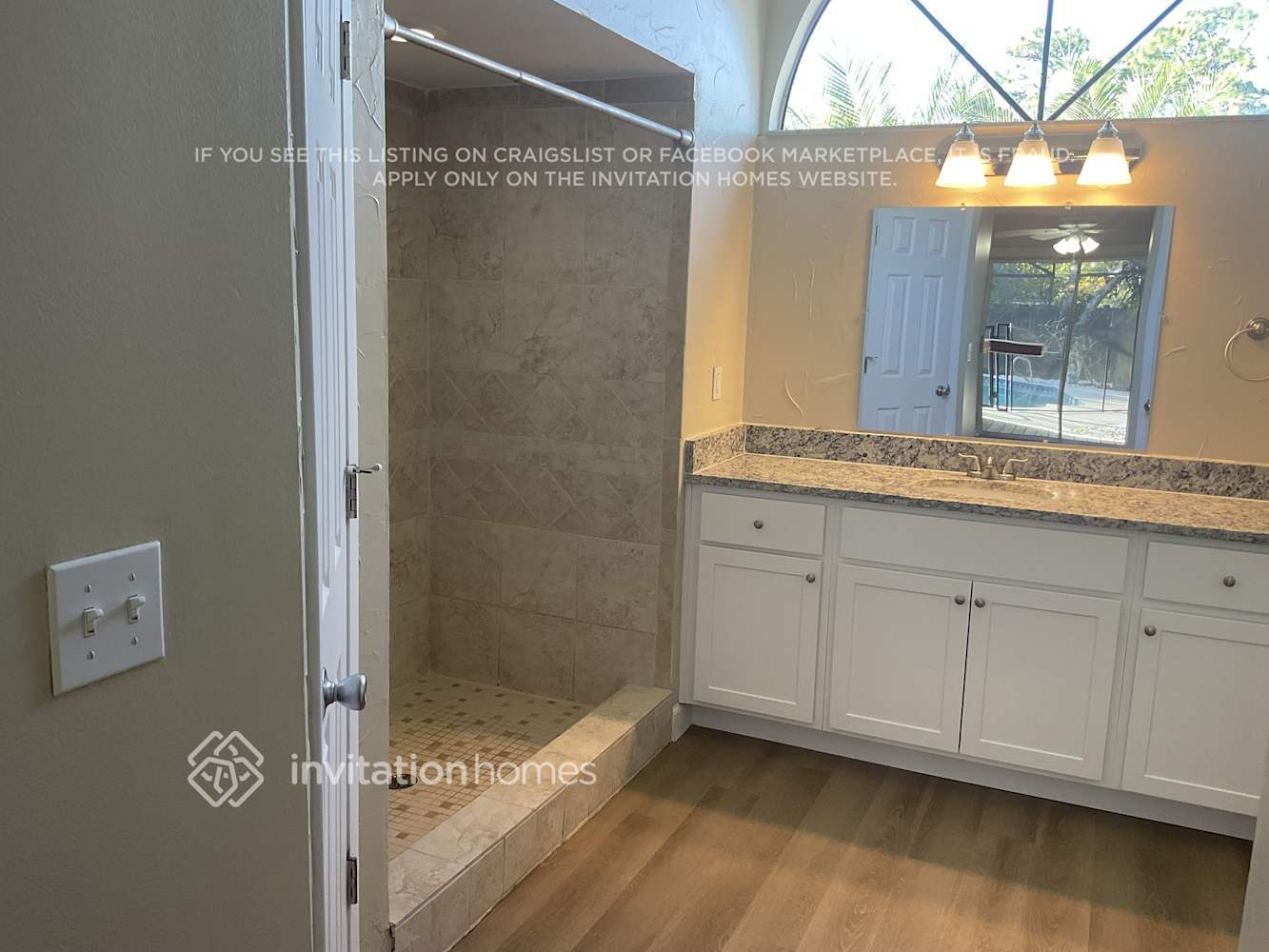 Building Photo - 4765 Miramar St