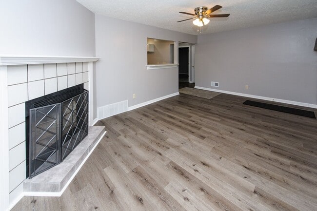 Building Photo - REMODELED BRICK & VINYL RANCH WAITING FOR ...