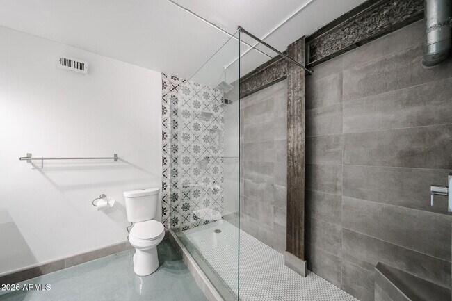 Building Photo - 353 E Thomas Rd