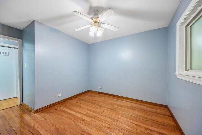 Building Photo - 670 Lakeview Ln