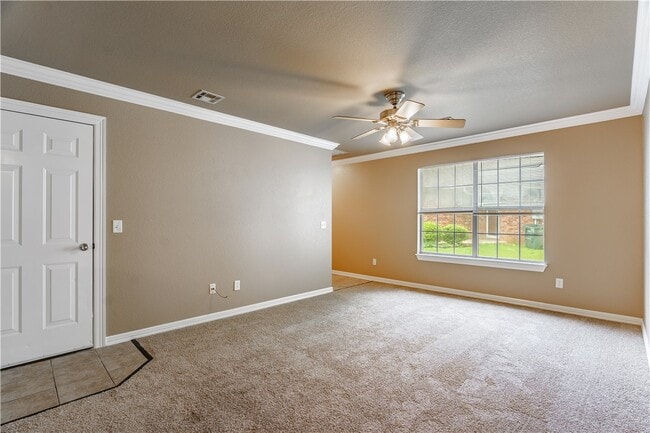Building Photo - 56 S Woodsprings Dr