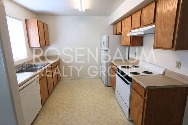 Building Photo - 507 E 10th Ave