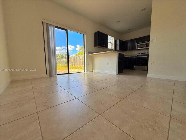 Building Photo - 320 SE 37th Ter