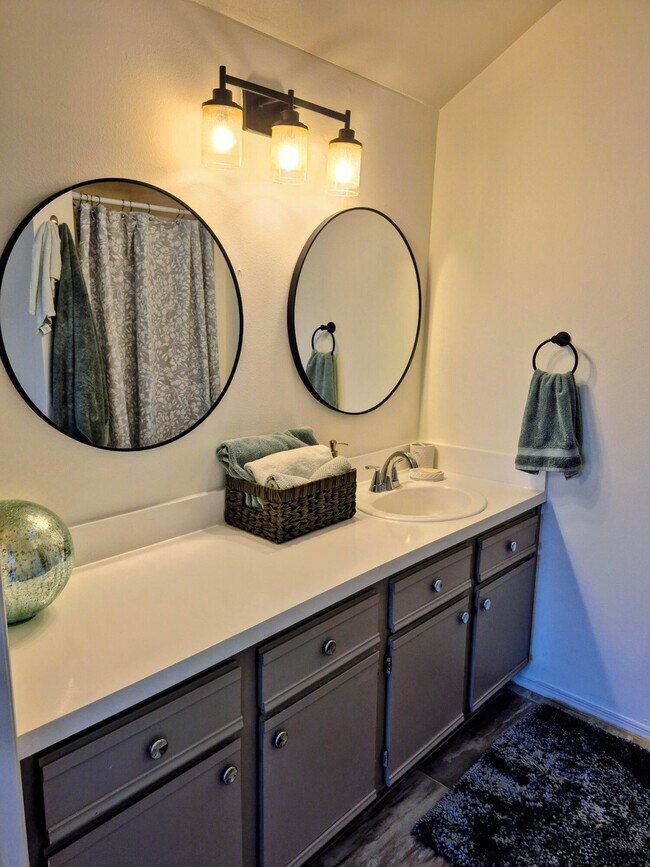 Building Photo - 1975 Westminster Cir