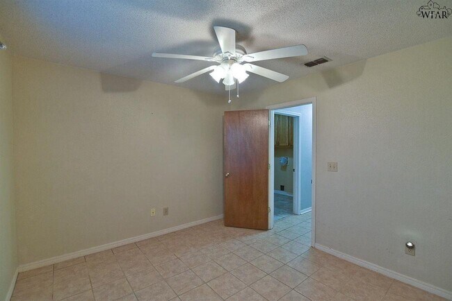 Building Photo - 4618 Sabota Ave